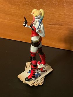 DC Harley Quinn statue