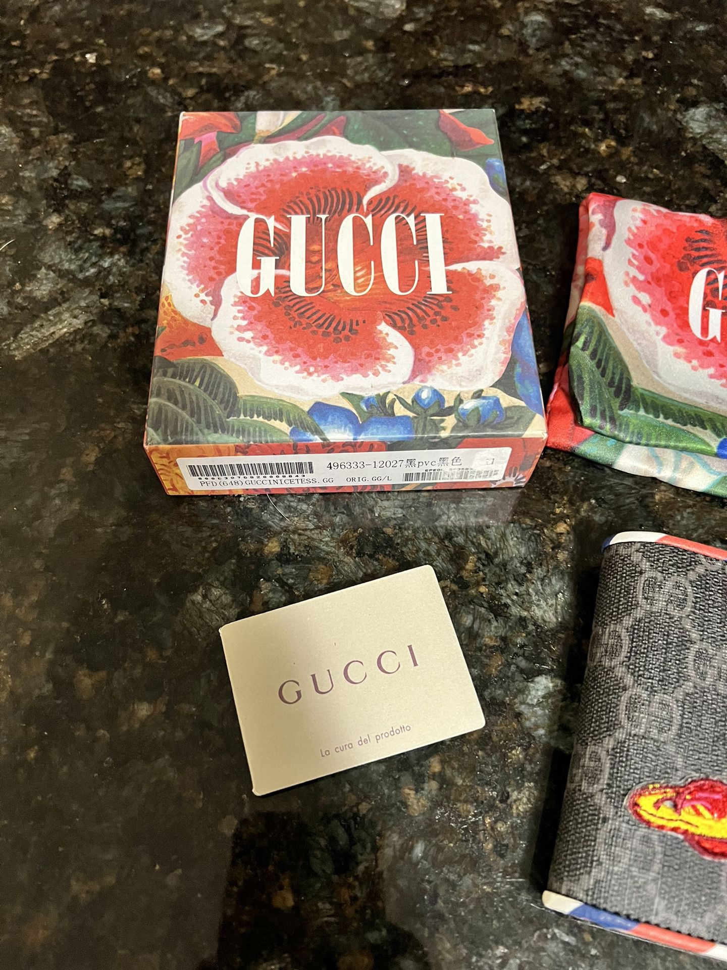 Gucci GG Supreme Monogram Black Padlock Continental Chain Wallet 65822 –  Queen Bee of Beverly Hills