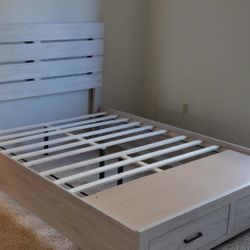 Pearl White Queen Platform Bed