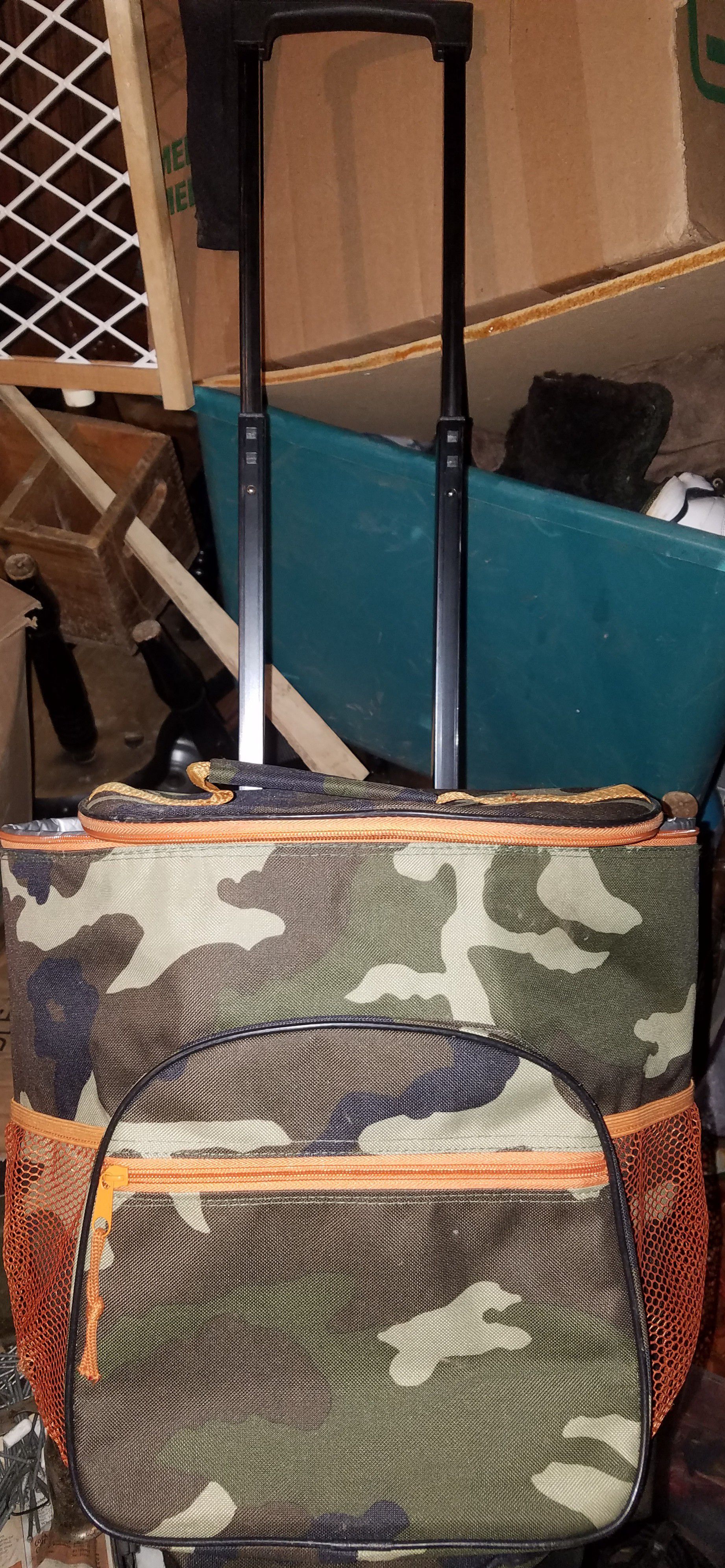 CAMOUFLAGE CARRY/ 2 WHEEL COOLER