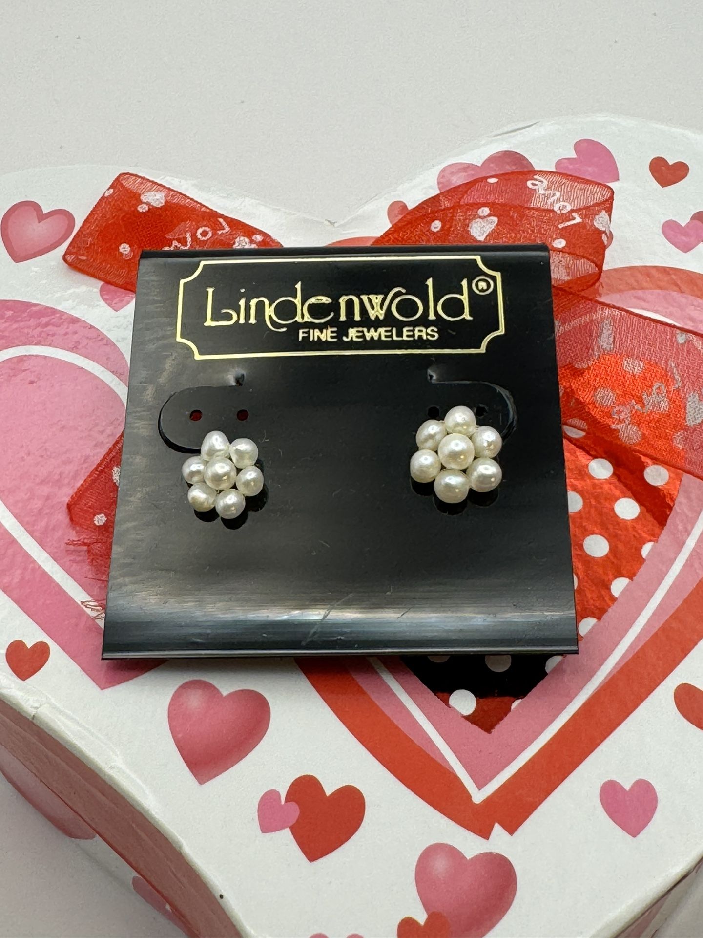 Vintage 1990’s Lindenwold Faux Pearl Flower Stud Earrings New Never Worn