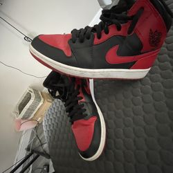 Jordan 1 Mid