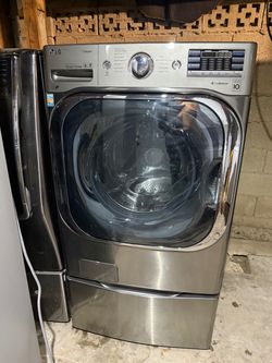 LG washer Mega capacity 5.2 cuft with pedestal