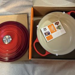 Le Creuset Signature Enameled Cast Iron 5.5-Quart Round Dutch Oven
