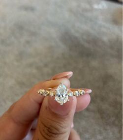 Customized engagement ring
