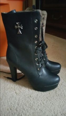 New womans boots 8 1/2.