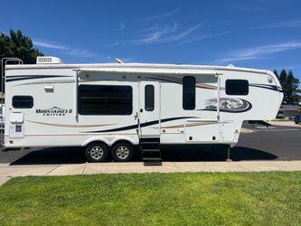 2013 Mountaineer Montana Rv