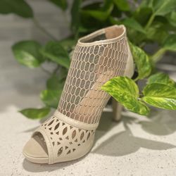 Beauty Heel, Beige, 7.5.