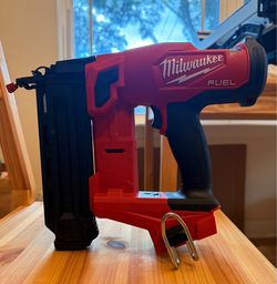 M18 FUEL 18-Volt Lithium-lon Brushless Cordless Gen || 18-Gauge Brad Nailer (Tool-Only)