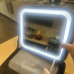 Portable Make Up Case With Light 