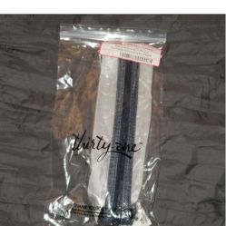 Thirty-One Navy Crosshatch Get Creative Slim Pouch NIP

New In Packaging!!

**Bundle and save with combined shipping**


