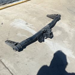 Tow Hitch 99-06 Yukon Tahoe Suburban 