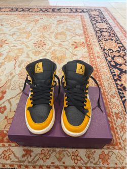 Nike Air Jordan 1 Mid Taxi Yellow Black White Men’s Size 8 (EU 41) Sneakers