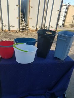 Trash cans & buckets