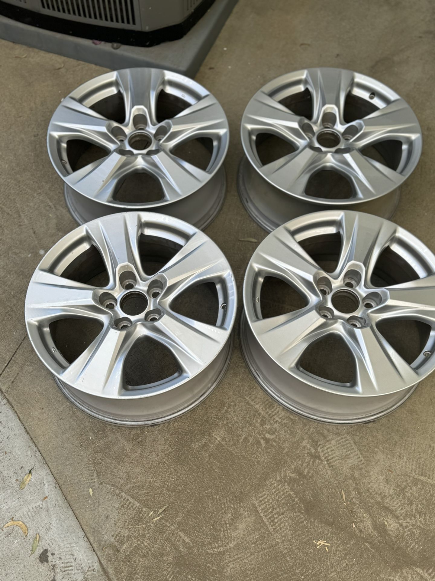 Toyota RAV4 Wheels 17 Inch for Sale in Los Angeles, CA - OfferUp