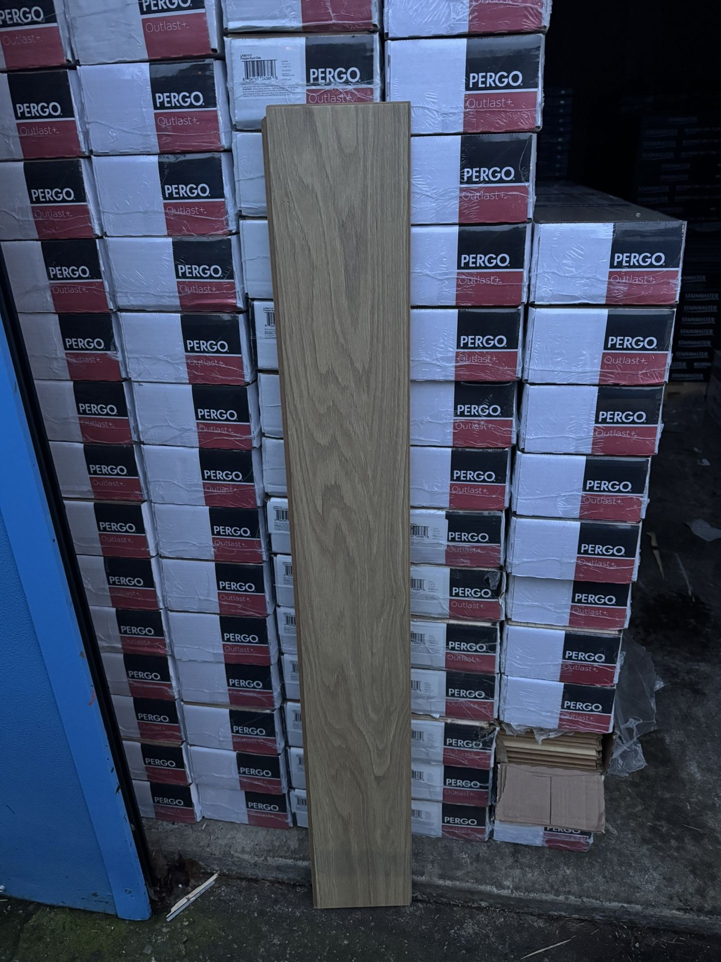 Pergo Outlast+ Frappe Hunt Oak 12 mm T x 6.1 in. W Waterproof Laminate Wood Flooring