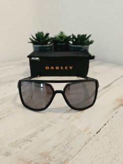 OAKLEY SUNGLASSES