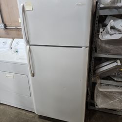 Frigidaire White Top Freezer Fridge 17cf 