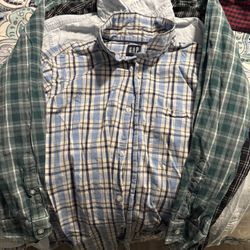 Men’s Medium Dress Shirts Long Sleeve Button downs. 