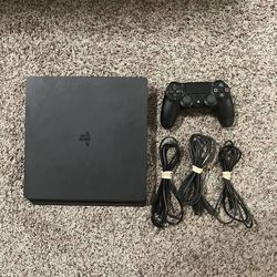Used PS4 With 2 Controllers 