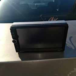 7in Double Din Radio/ Carplay And Android Auto 