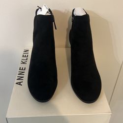 Boots, ANNE KLEIN