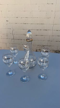 vintage 7-piece glass decanter/wine set: 1 stoppered decanter + 6 matching stemmed wine glasses.