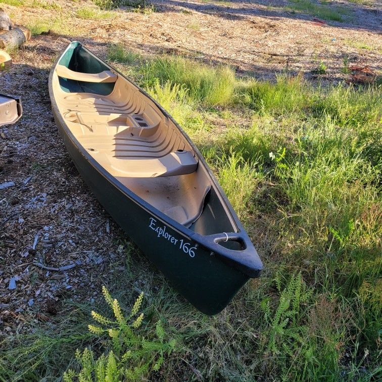 16' Canoe With  Paddles