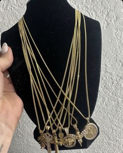 10k Solid Gold Necklace With Charm !!! Perfect Christmas Presents