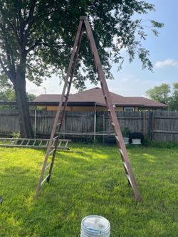 12 foot fiberglass step ladder in good shape