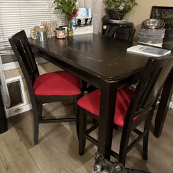 Kitchen Table N Chairs 