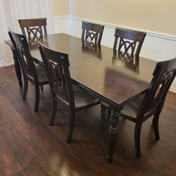 Dining Table Set for Sale – Need Gone ASAP!