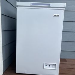 Freezer: Igloo 3.5 Cu. Ft. Chest Freezer with Removable Basket and Front