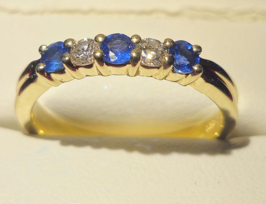 14K Gold Ring with Diamonds and Saphierre