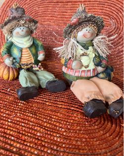 Fall wicker placemats and 2 ceramic, movable legs scarecrow statues