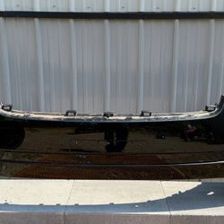 LAND ROVER RANGE ROVER VELAR FRONT BUMPER BLACK ORIGINAL SMALL CRACK ON A DRIVER SIDE