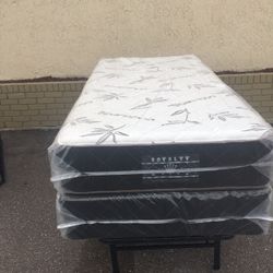 Brand New Twins Size Plush Mattress And Box Spring In Plastics 