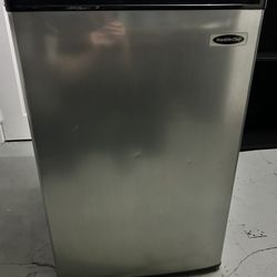 Magic Chef Mini Fridge With Freezer 