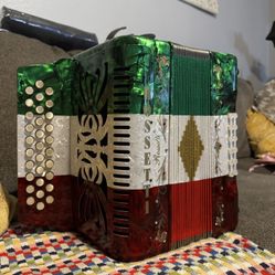 Rossetti, 34-Key Accordion (ROS3412-GCF-MEX)