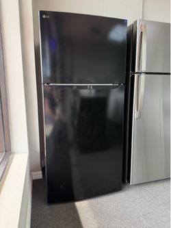 Refrigerator top freezer