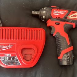 Milwaukee M12 12V Lithium-Ion Cordless 1/4 in. Hex Screwdriver. With Battery And Charger