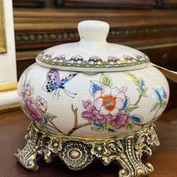 Porcelain Astray With Lid