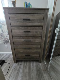 Dresser and night stand (brand new condition)