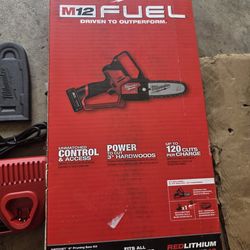 Milwaukee m12 fuel hatchet 6ins pruning saw kit