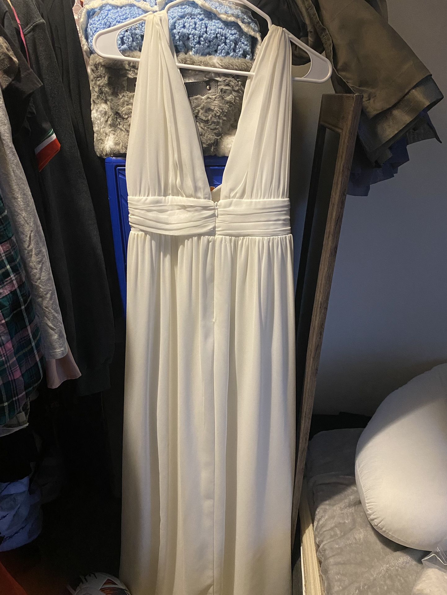 White Maxi V Cut Flowy Dress Lulus Medium