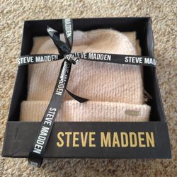 Steve Madden Beanie And scarf set