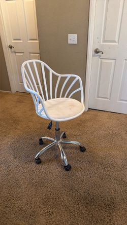Rolling chair