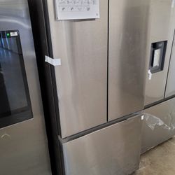 New Samsung 32W 24D 70H Apartment Size Stainless French Door Refrigerator Counter Depth 