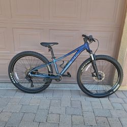 GIANT TEMPT  LIV 2 MOUNTAIN BIKE 27.5 INCH 1 X 9 SPEED LIKE NEW( CHECK MY OTHER BIKES)