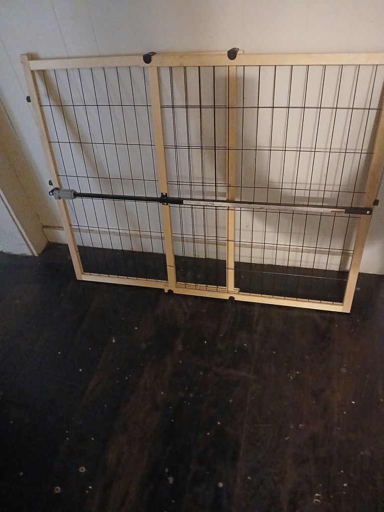 Child/Pet Gate, Like Brand New